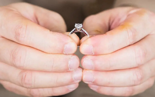 How to tell if a diamond ring is real?