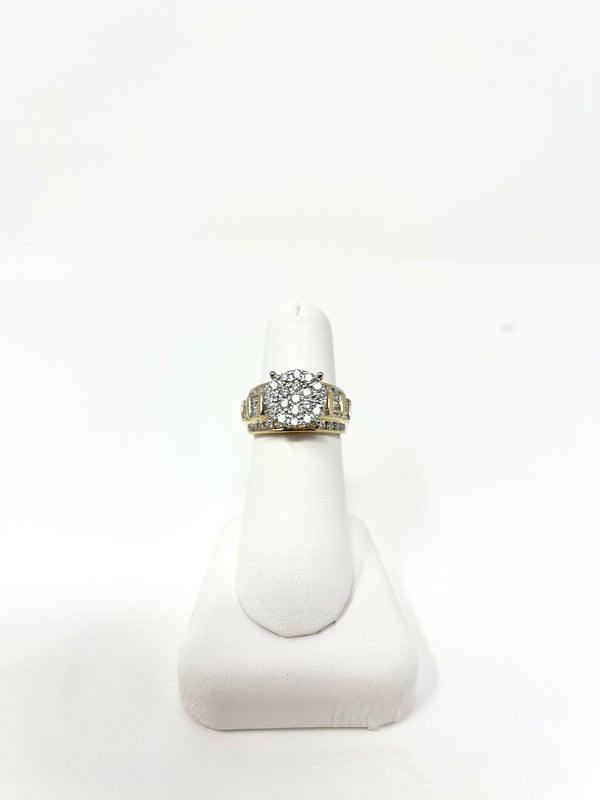 Anillo de compromiso de boda nupcial con racimo de diamantes redondos de oro amarillo de 10Q 1 