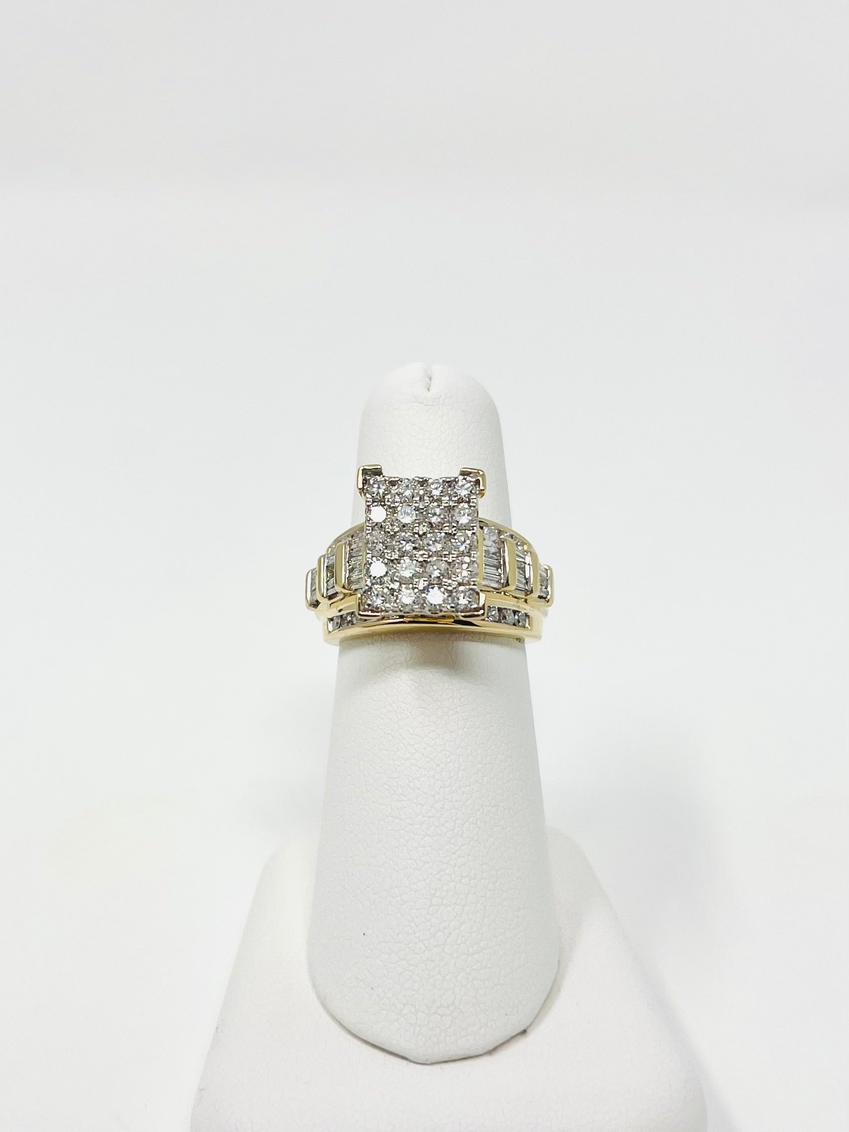 Anillo de compromiso de boda nupcial con racimo de diamantes cuadrados de princesa de oro amarillo de 10 quilates 2 