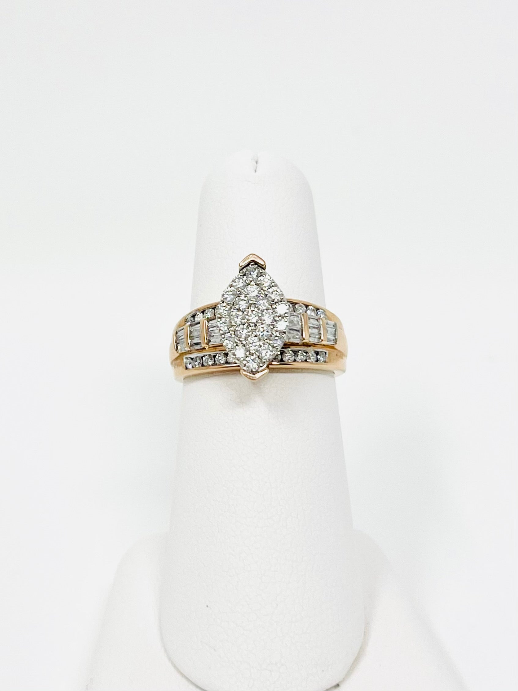 Anillo de compromiso de boda nupcial con racimo de diamantes de talla marquesa de oro rosa de 10 quilates 1.5 