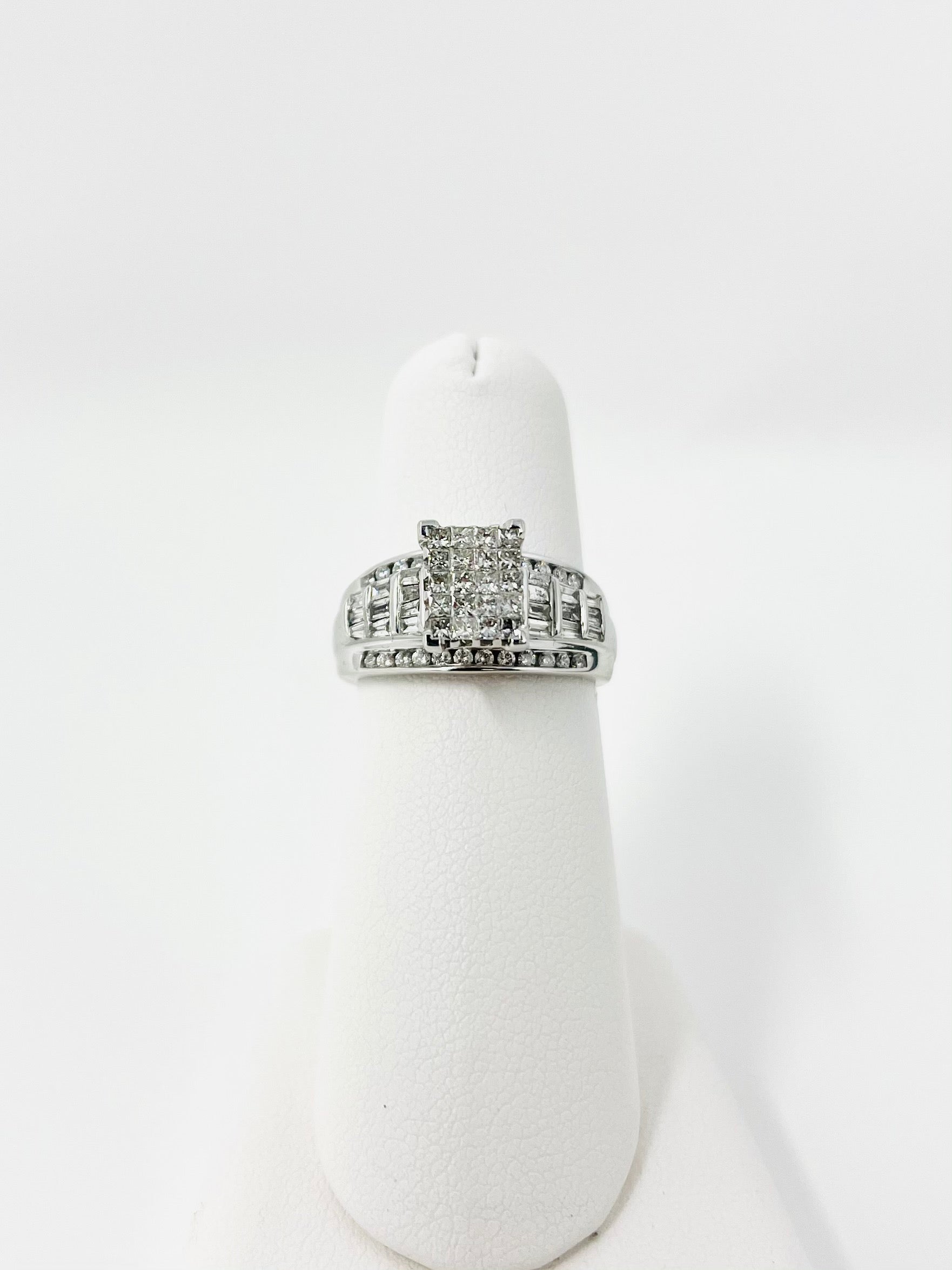 Anillo de compromiso de boda nupcial con racimo de diamantes cuadrados de princesa de oro blanco de 10 quilates 2 