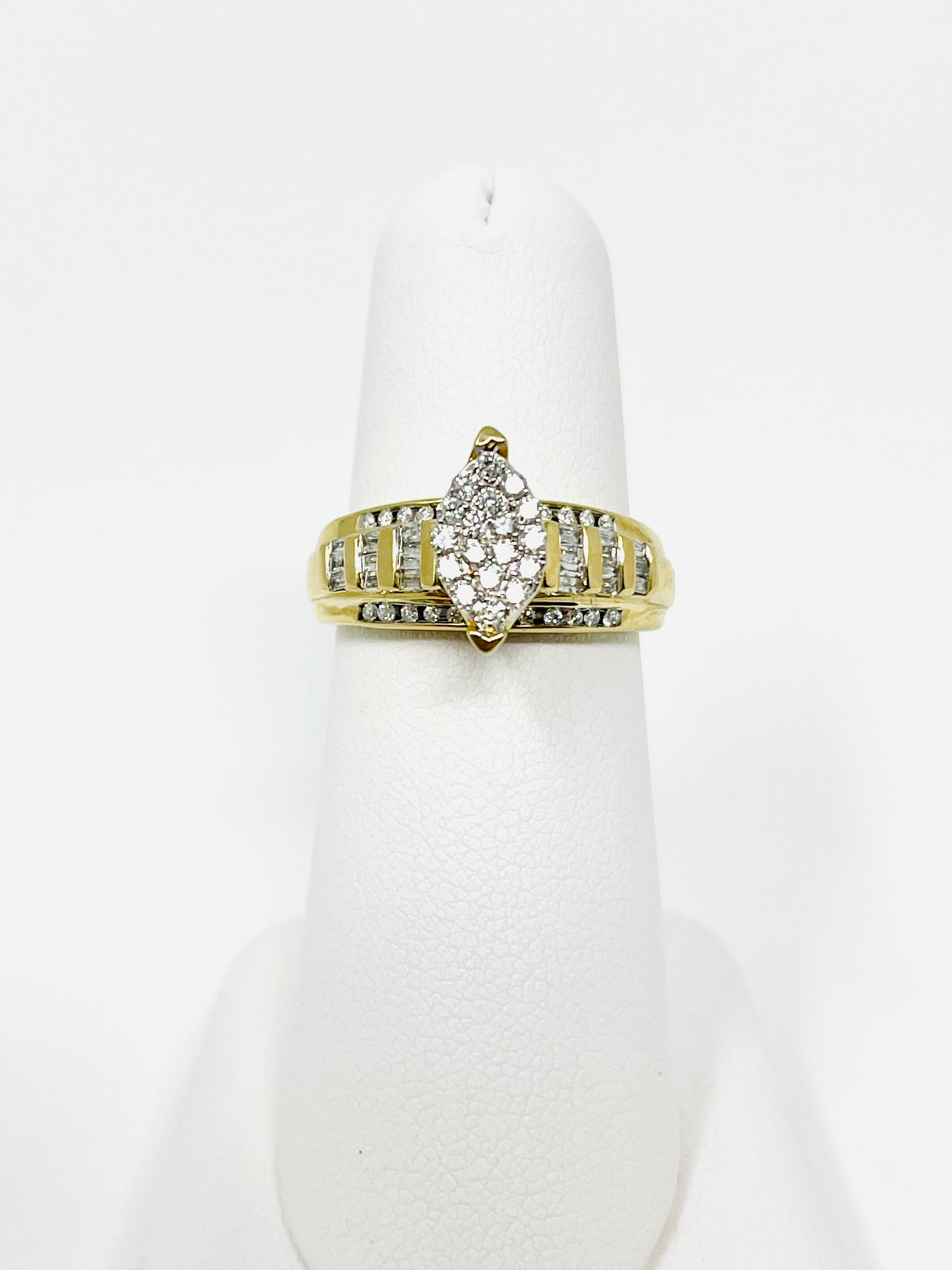 Anillo de compromiso de boda nupcial con racimo de diamantes marquesa de oro amarillo de 10 quilates 0.5 