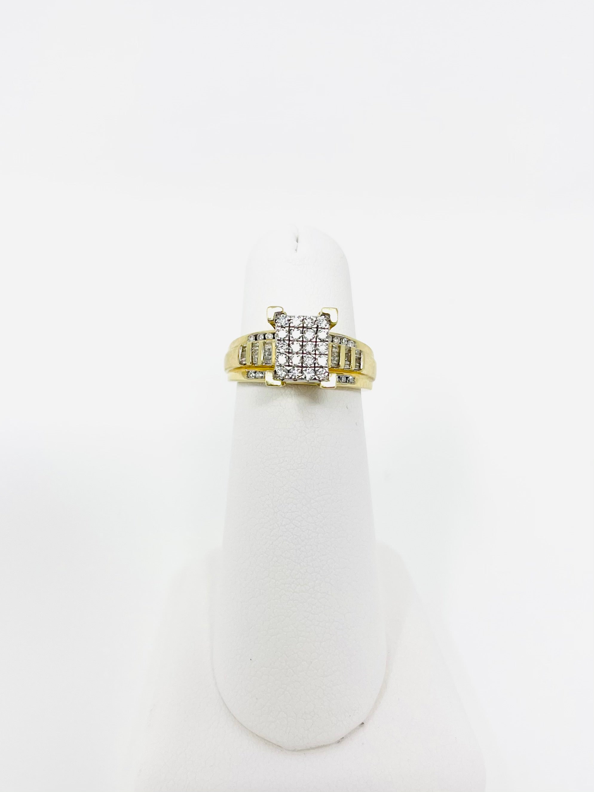 Anillo de compromiso de boda nupcial con racimo de diamantes cuadrados de princesa de oro amarillo de 10 quilates 0.5 